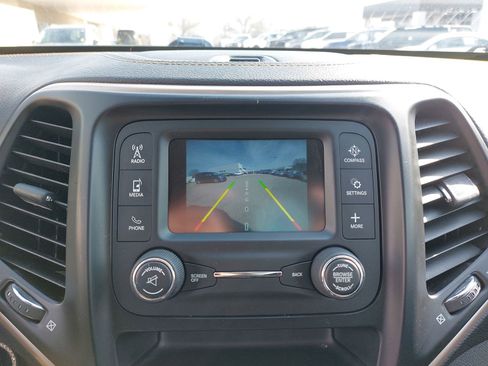 Used 2016 Jeep Cherokee Sport image 24