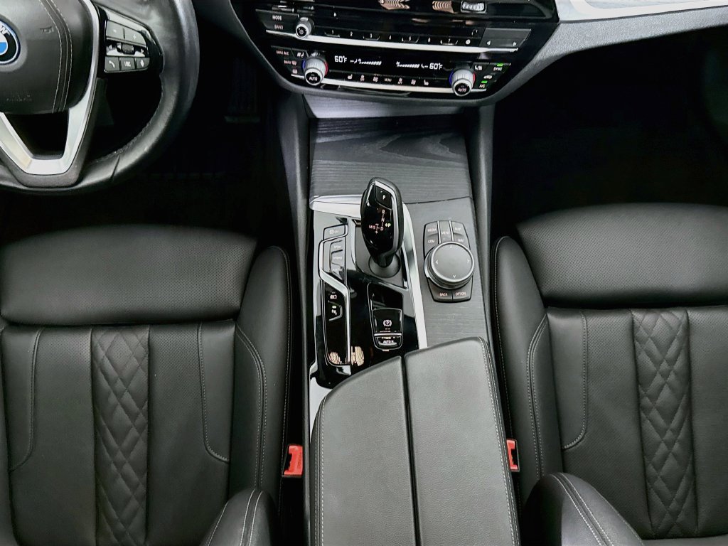 Used 2022 BMW 530e RWD image 17