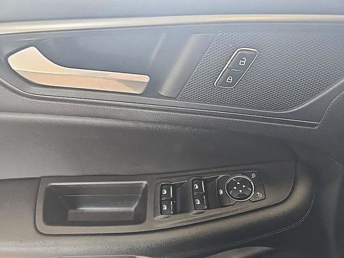 Used 2023 Ford Edge SE w/ Black Appearance Package image 13