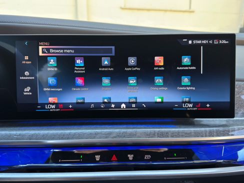 Used 2024 BMW 740i w/ Premium Package 2 RWD image 29