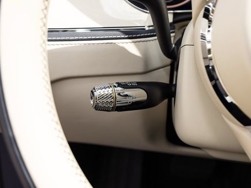 Used 2024 Bentley Flying Spur V8 AWD/4WD image 42