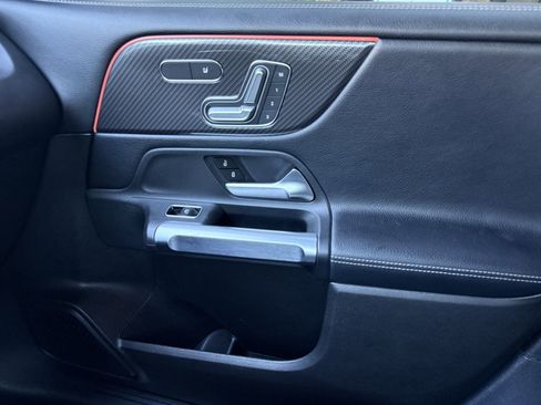 Used 2020 Mercedes-Benz GLB 250 image 35