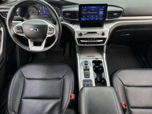 Used 2022 Ford Explorer XLT w/ Equipment Group 202A RWD image 12