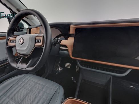 Used 2025 Rivian R1S Premium Dual AWD/4WD image 27