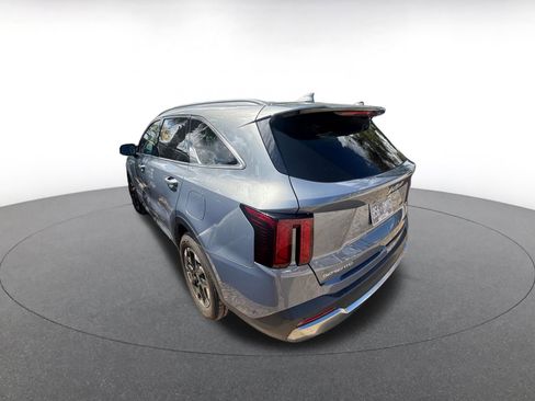 Used 2024 Kia Sorento S image 5