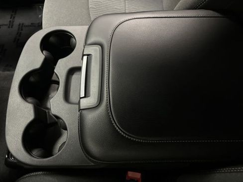 Used 2024 RAM 2500 Tradesman w/ Chrome Appearance Group image 19