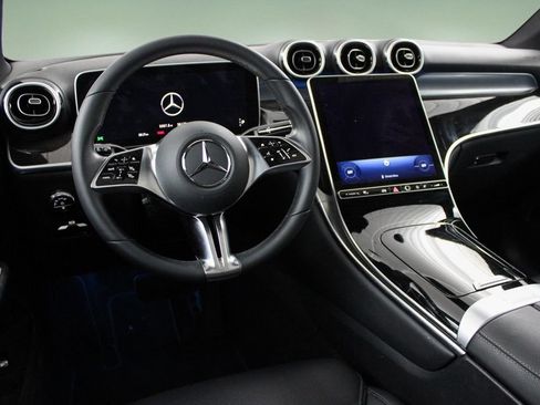 Used 2025 Mercedes-Benz GLC 300 image 17