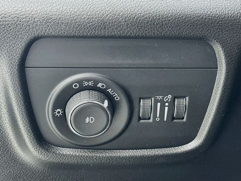 Used 2023 Jeep Grand Cherokee Limited w/ Luxury Tech Group II AWD/4WD image 10