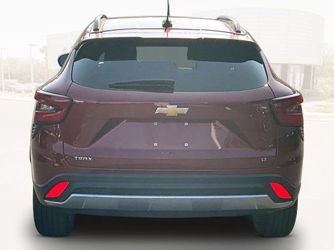 Used 2025 Chevrolet Trax LT FWD image 5