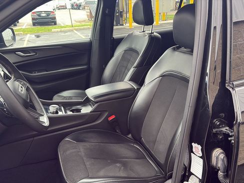 Used 2024 Jeep Grand Cherokee L Laredo image 6