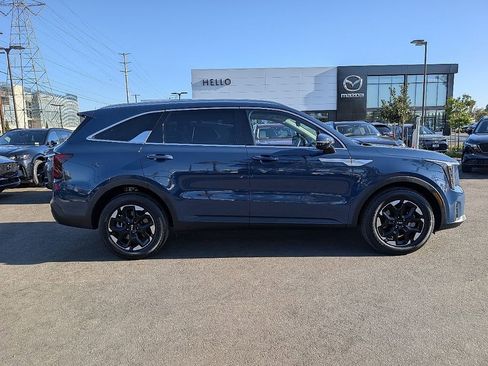 Used 2025 Kia Sorento S w/ Panoramic Sunroof Package FWD image 9
