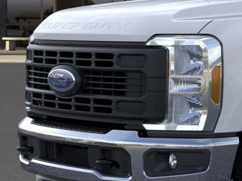 New 2026 Ford F250 XL w/ XL Chrome Package image 17