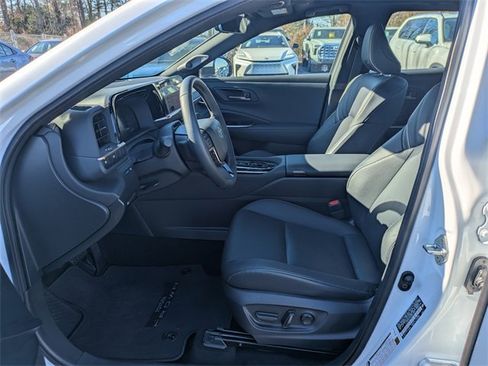 Certified 2025 Toyota Crown Limited image 21