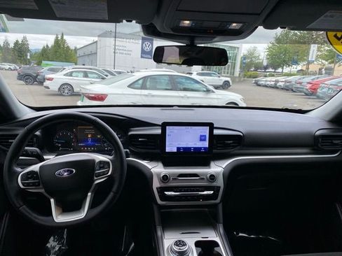 Used 2022 Ford Explorer XLT AWD/4WD image 16