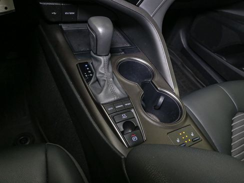 Used 2024 Toyota Camry SE image 28