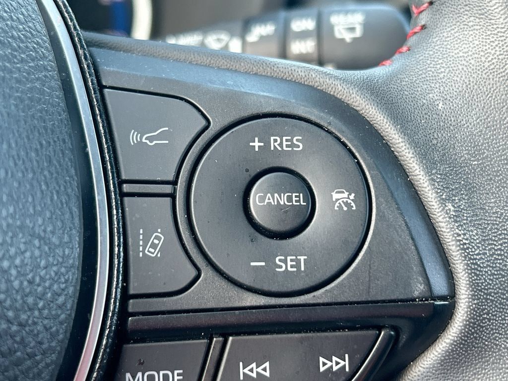 Used 2025 Toyota RAV4 SE AWD/4WD image 18