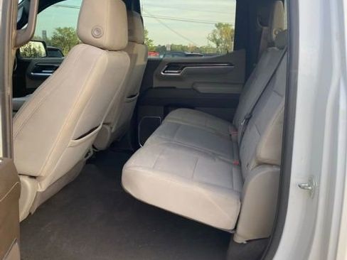 Used 2023 GMC Sierra 1500 SLE w/ X31 Off-Road Package image 9