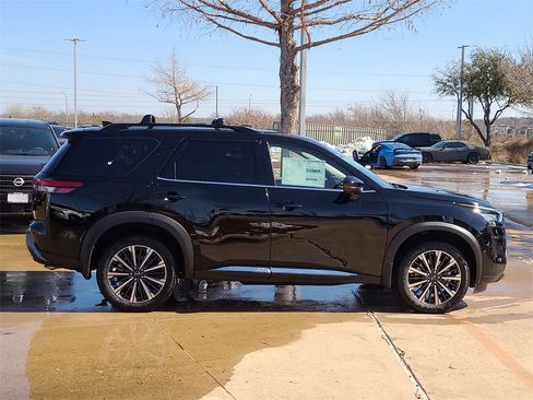 New 2026 Nissan Pathfinder Platinum image 4