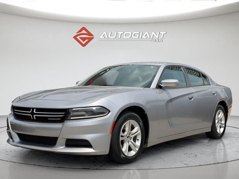 Used 2016 Dodge Charger SE w/ Popular Equipment Group RWD image 2