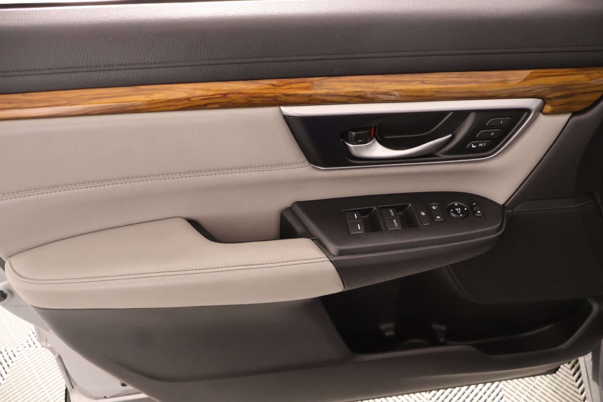 Used 2017 Honda CR-V EX-L image 16