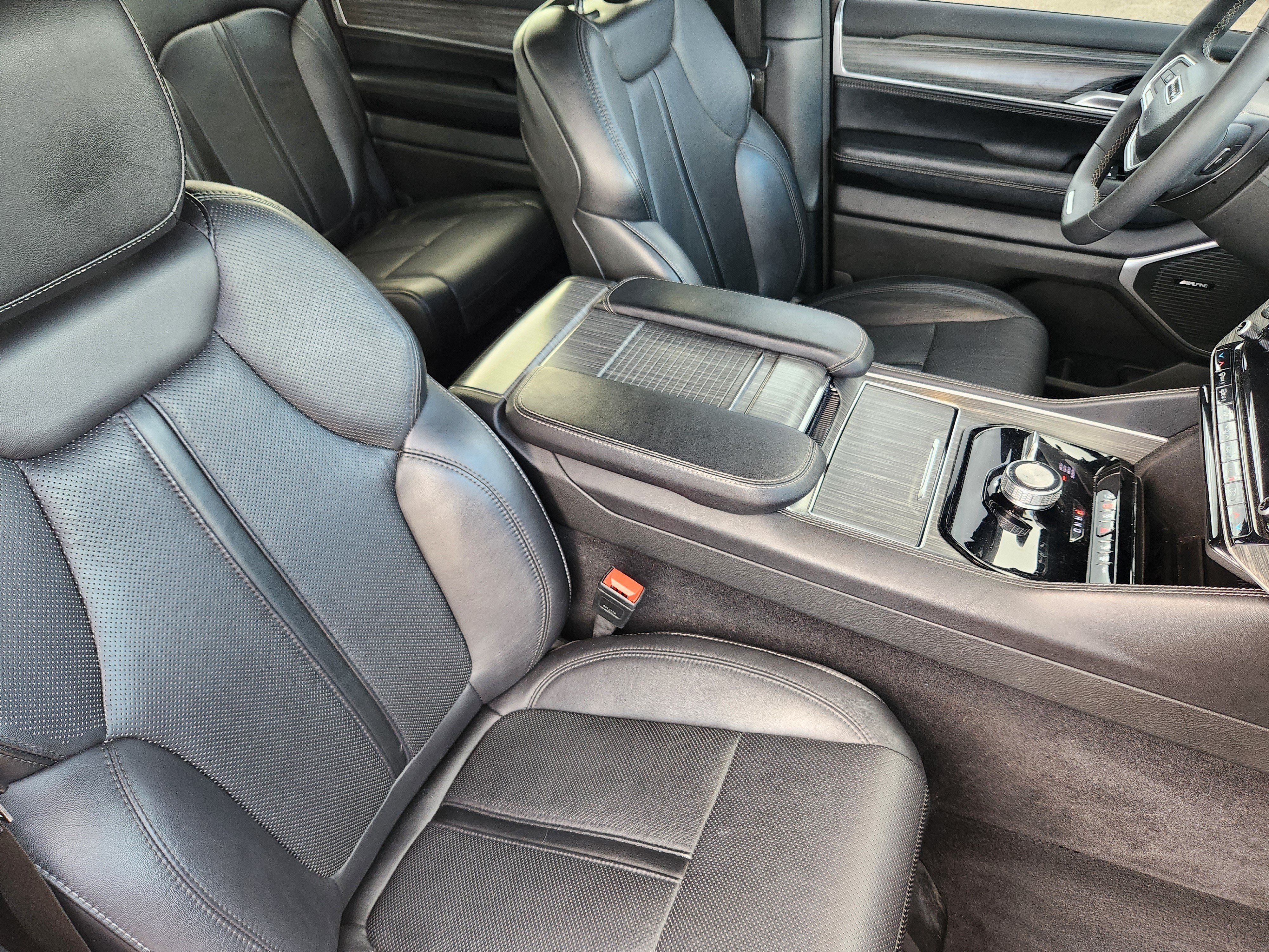 Used 2024 Jeep Wagoneer Series II AWD/4WD image 10