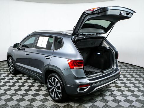 Certified 2024 Volkswagen Taos SE FWD image 34