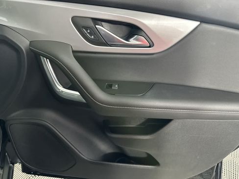 Used 2025 Chevrolet Blazer LT FWD image 23