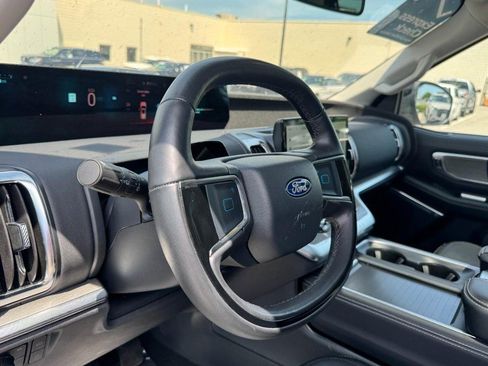Used 2025 Ford Expedition Platinum AWD/4WD image 15