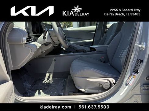 Used 2022 Hyundai Elantra SEL FWD image 16