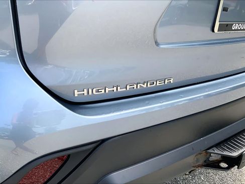 Used 2021 Toyota Highlander XLE AWD/4WD image 10