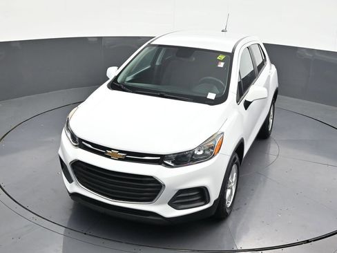 Used 2022 Chevrolet Trax LS w/ Tint and Cruise Package AWD/4WD image 24