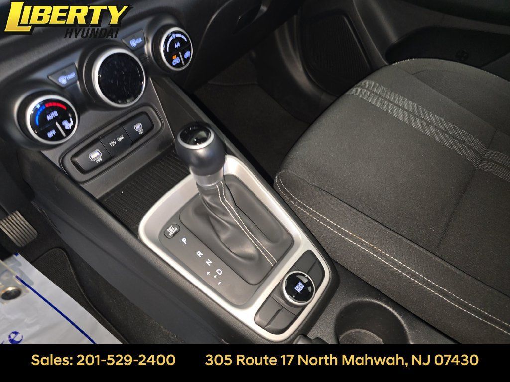 Certified 2023 Hyundai Venue SEL w/ Cargo Package FWD image 25