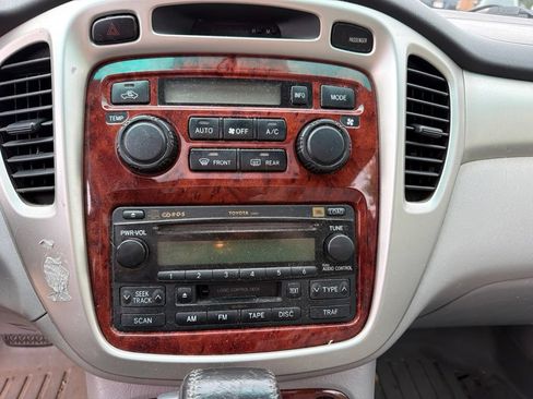 Used 2005 Toyota Highlander Limited w/ Leather Trim Pkg AWD/4WD image 15