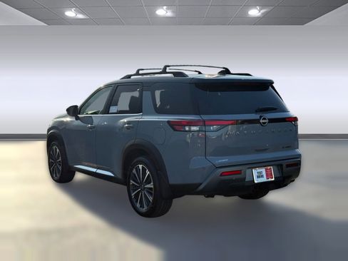 New 2026 Nissan Pathfinder Platinum image 3