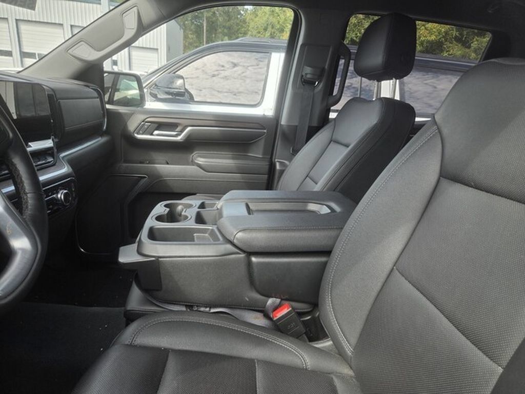 Used 2026 GMC Sierra 1500 SLT RWD image 5