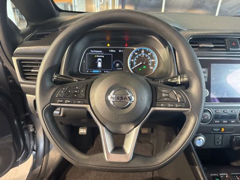 Used 2022 Nissan Leaf S image 18
