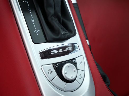 Used 2006 Mercedes-Benz SLR image 30