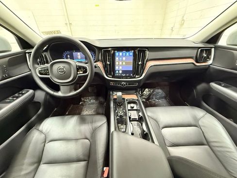 Used 2025 Volvo V60 B5 Cross Country Plus image 35