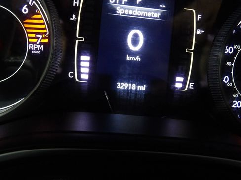 Used 2020 Jeep Cherokee Latitude w/ Cold Weather Group AWD/4WD image 17