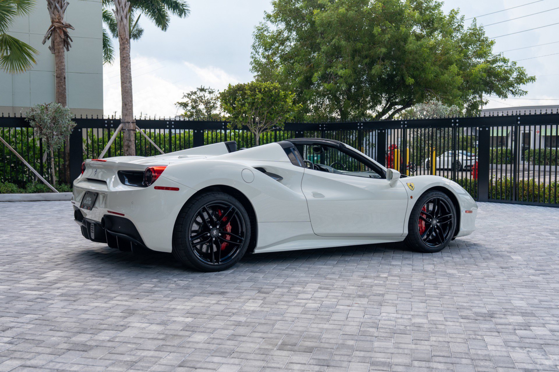 Used 2019 Ferrari 488 Spider RWD image 3