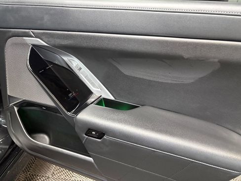 Used 2025 BMW 740i w/ Premium Package image 67