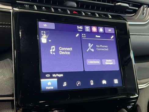 Used 2023 Jeep Grand Cherokee Laredo image 29