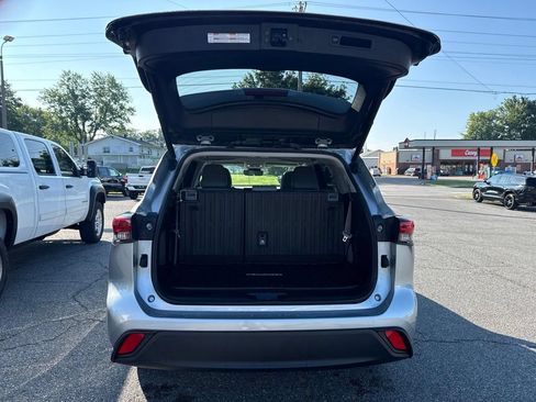 Used 2022 Toyota Highlander XLE AWD/4WD image 8