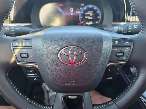 Used 2025 Toyota Crown Signia AWD/4WD image 19