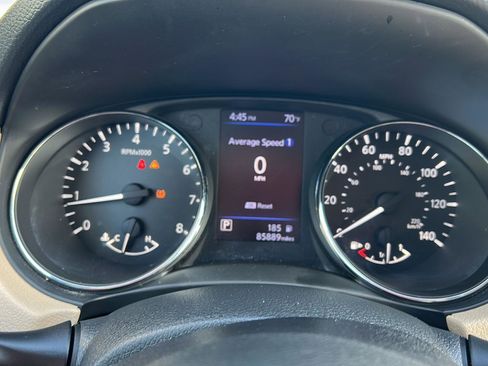 Used 2018 Nissan Rogue SV AWD/4WD image 10