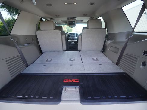 Used 2018 GMC Yukon SLT w/ Open Road Package AWD/4WD image 32