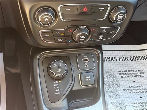 Used 2018 Jeep Compass Trailhawk w/ Leather Interior Group AWD/4WD image 15