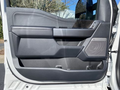 Used 2025 Ford F250 Lariat w/ Lariat Ultimate Package image 15