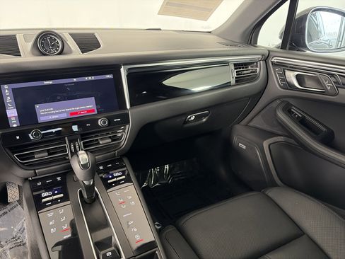 Used 2022 Porsche Macan AWD/4WD image 4