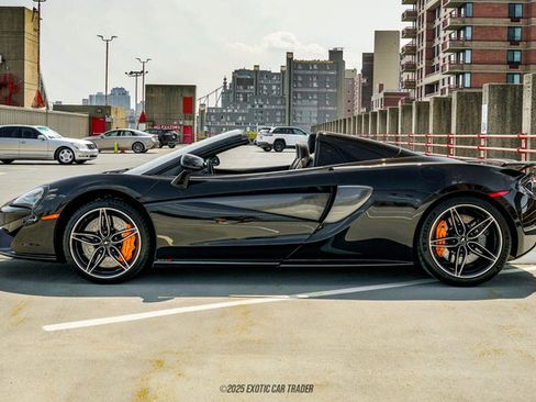 Used 2019 McLaren 570S Spider image 3